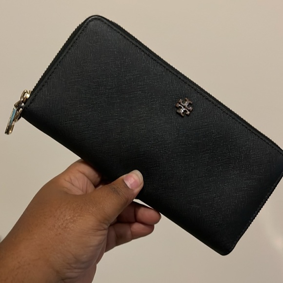 Tory Burch Handbags - Tory Burch Long Zip Wallet